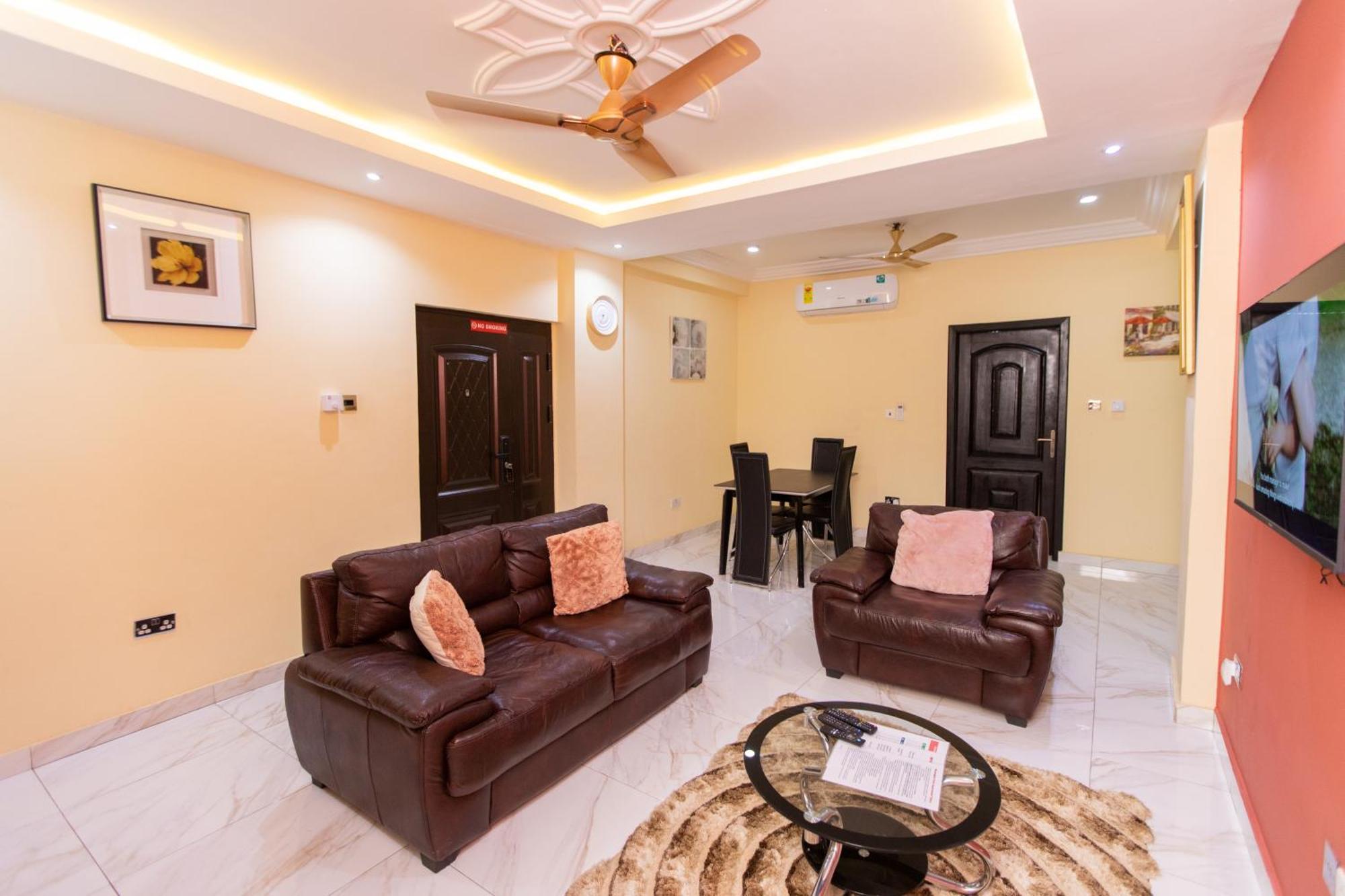 Washington Apartments - Just 25Mins Drive From The Airport Kwashieman Exteriér fotografie