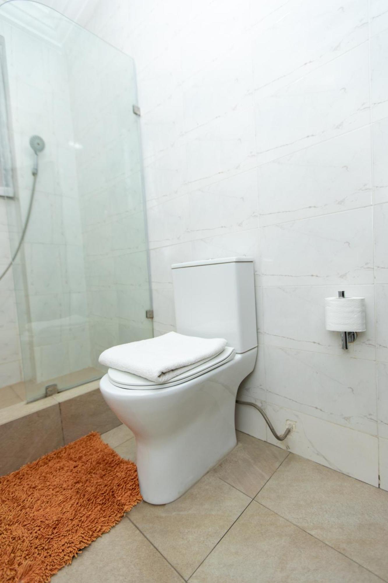 Washington Apartments - Just 25Mins Drive From The Airport Kwashieman Exteriér fotografie